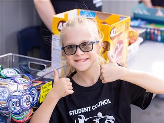 volunteer giving thumbs up 