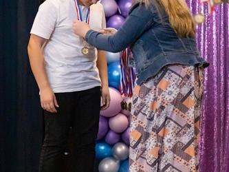 performer receiving award
